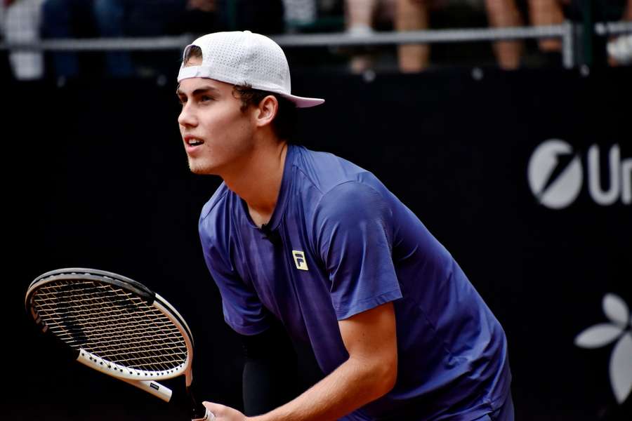 Maxima Mrvu čeká finále kvalifikace na podniku ATP 250 v Lyonu. Maxima Mrvu čeká finále kvalifikace na podniku ATP 250 v Lyonu.
