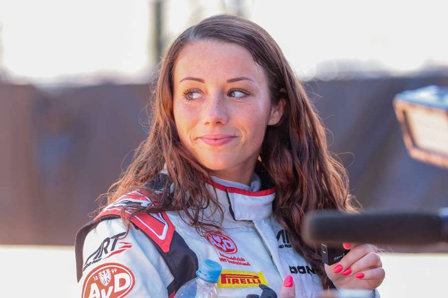 Die deutsche Rennfahrerin Carrie Schreiner sieht mittelfristig Perspektiven für Frauen in der Formel 1.