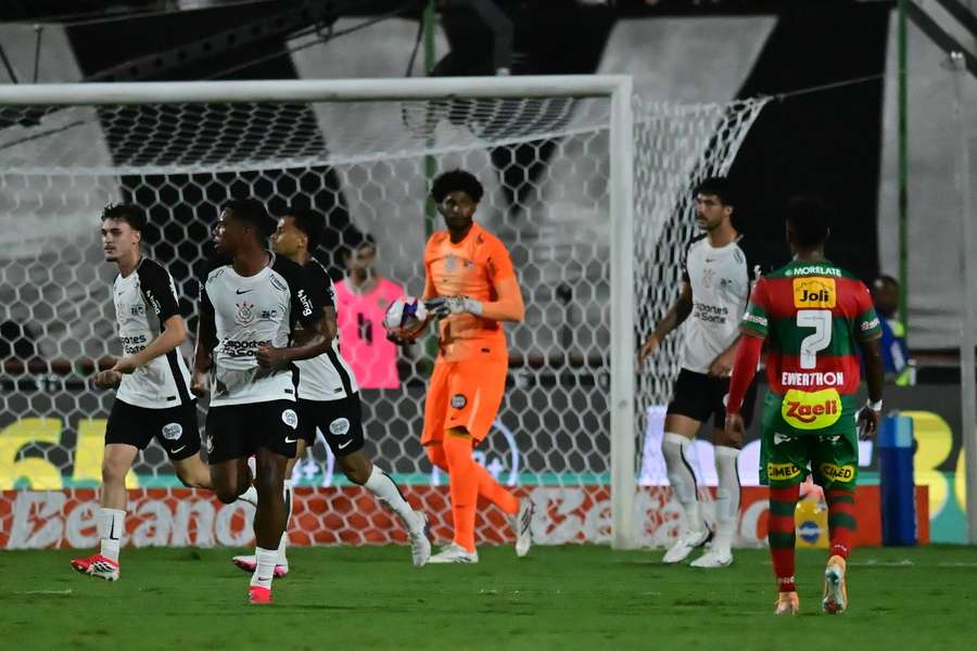 Hugo Souza foi o diferencial do Corinthians novamente Hugo Souza foi o diferencial do Corinthians novamente