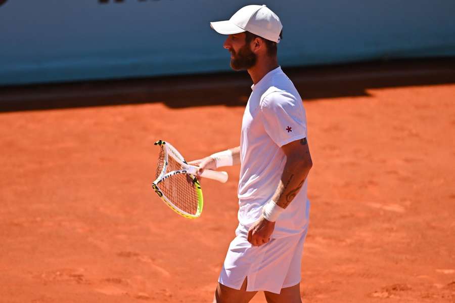 Corentin Moutet with his smashed racquet in Madrid
