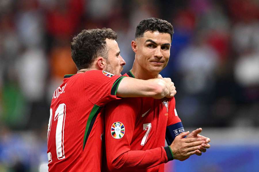 Diogo Jota și Cristiano Ronaldo în tricoul echipei naționale a Portugaliei