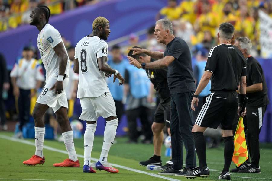 Carlos Queiroz issues instructions to Kwasi Sibo. Carlos Queiroz issues instructions to Kwasi Sibo.