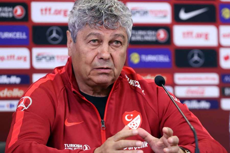 Federația de Fotbal din Turcia îl omagiază pe Mircea Lucescu, fostul selecționer al naționalei sale Federația de Fotbal din Turcia îl omagiază pe Mircea Lucescu, fostul selecționer al naționalei sale