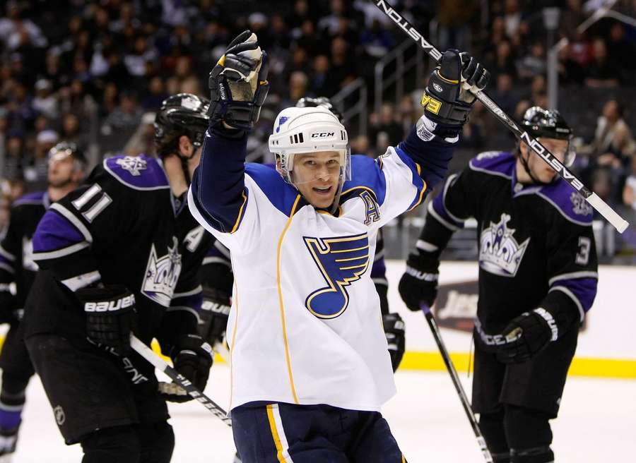 Kariya končil kariéru jako hráč St.Louis. Kariya končil kariéru jako hráč St.Louis.