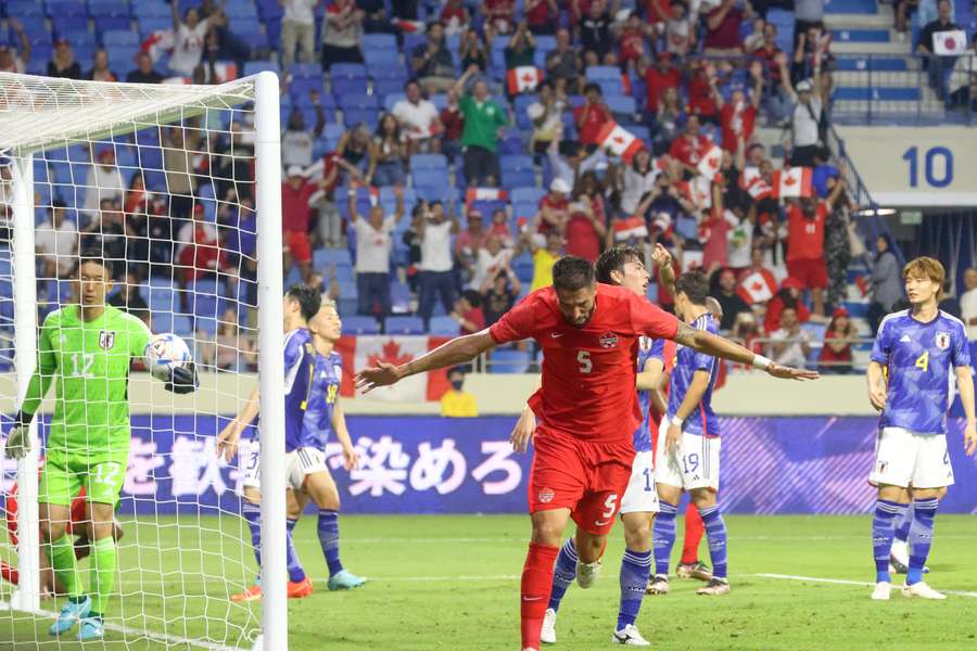 Steven Vitória celebra o golo do Canadá