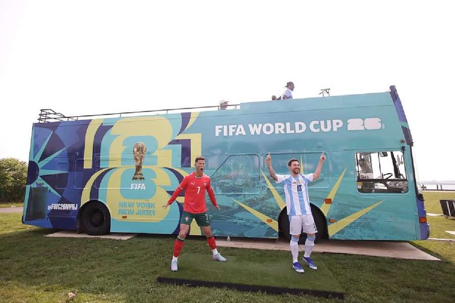 Estátuas de cera de Cristiano Ronaldo e Messi marcaram presença no Liberty State Park