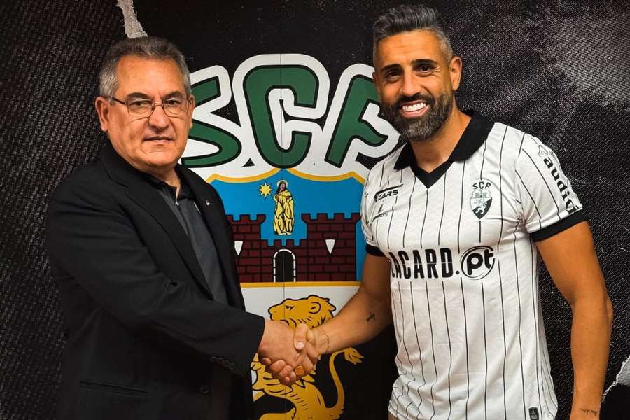 Marco Matias fica no Farense por mais uma época
