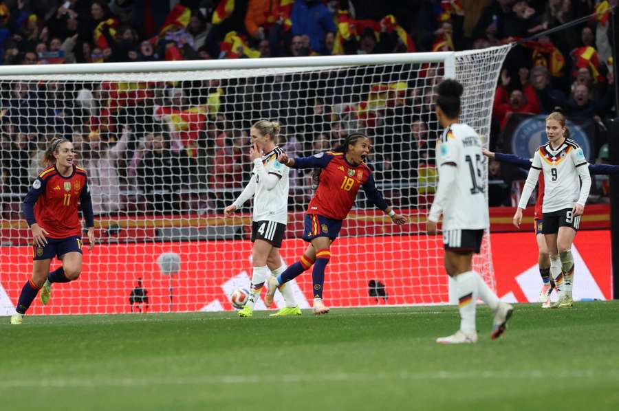 DFB-Team przegrywa z bezlitosnymi Hiszpankami DFB-Team przegrywa z bezlitosnymi Hiszpankami