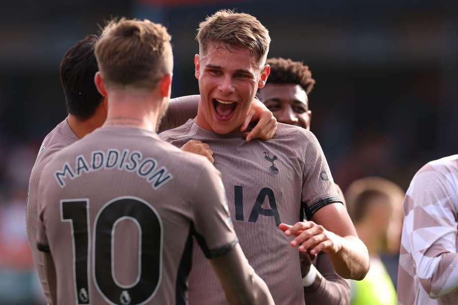 Tottenham übernimmt vorübergehend die Tabellenführung