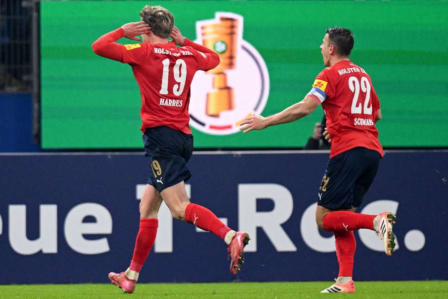 Matchwinner Phil Harres (l.)