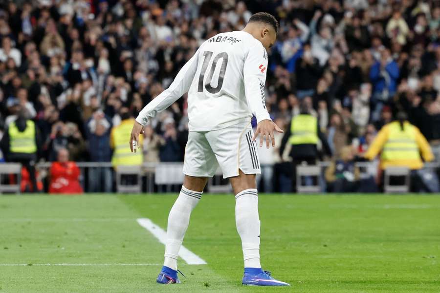 Mbappé hace la celebración de CR7 en su gol 59 de 2025 Mbappé hace la celebración de CR7 en su gol 59 de 2025