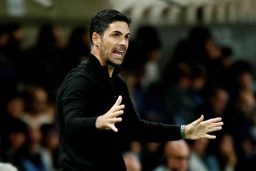 Mikel Arteta, treinador do Arsenal, durante o jogo com a Atalanta