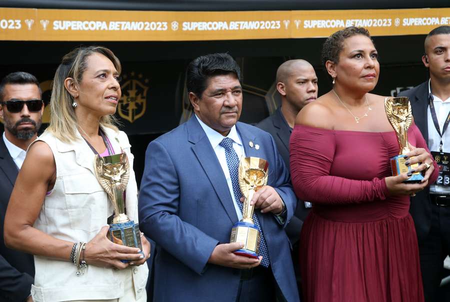 Dos hijas de Pelé, Flavia y Kelly, en la Supercopa