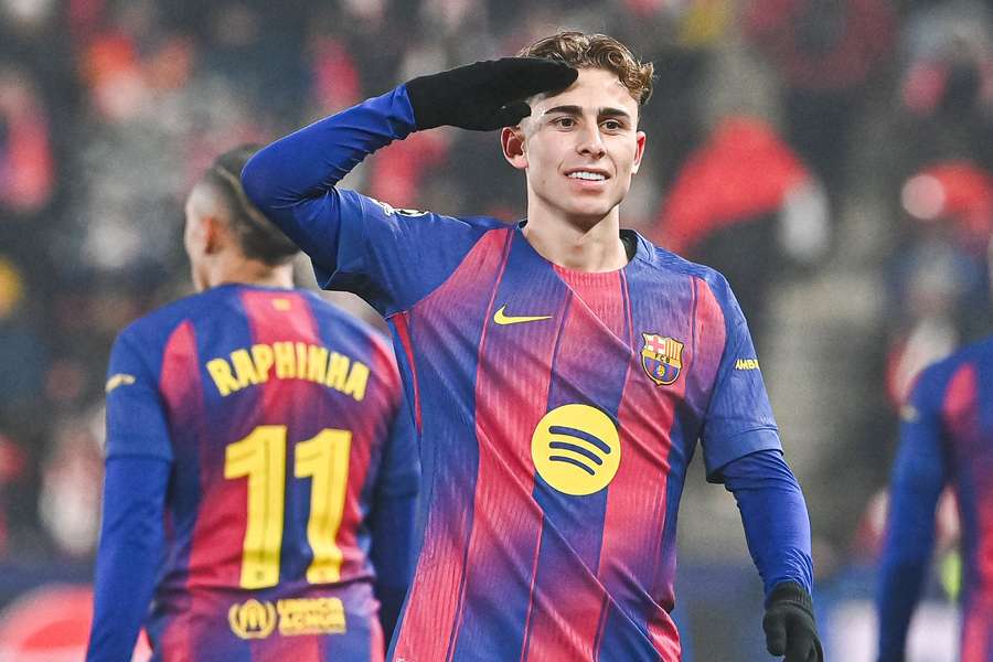 Fermín López fez dois gols em Slavia Praga 2x4 Barcelona