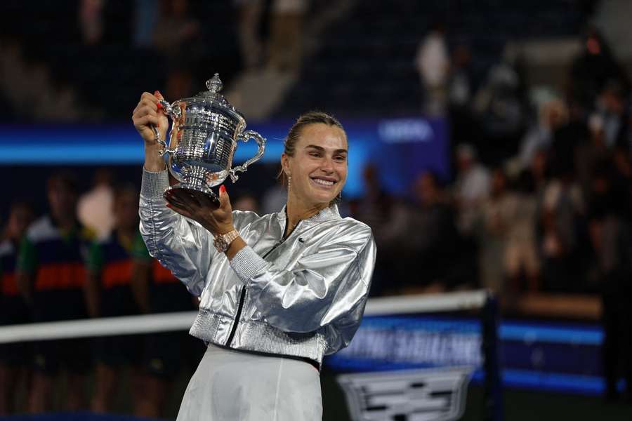 Aryna Sabalenka with her trophy from the 2025 US Open