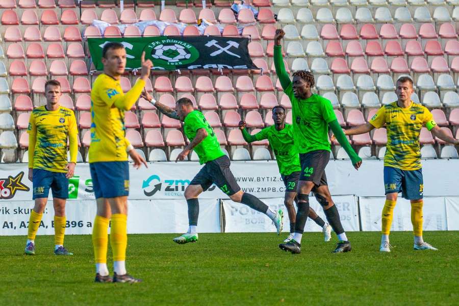 Kanonýr Příbrami opět hrdinou. Většinou na mně visí dva lidi, teď mi to spadlo na hlavu, smál se Kanonýr Příbrami opět hrdinou. Většinou na mně visí dva lidi, teď mi to spadlo na hlavu, smál se