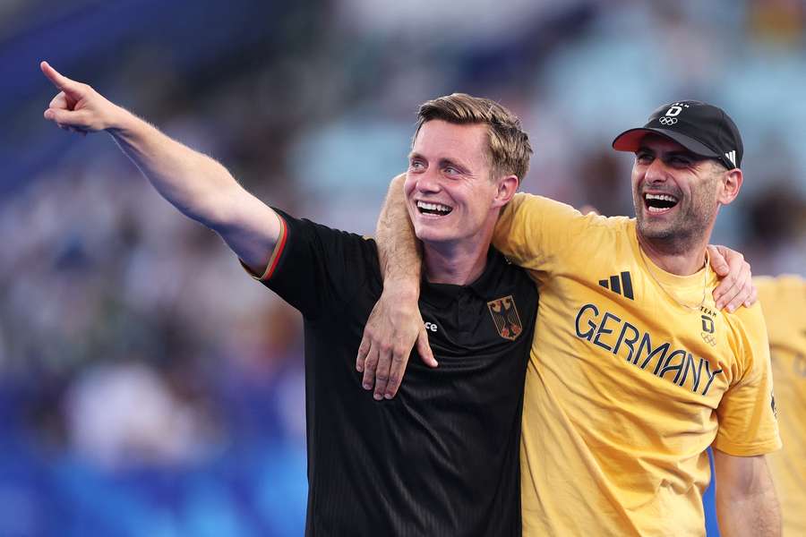 Mats Grambusch (l.) und seine Kollegen wollen am Donnerstagabend olympisches Gold holen.