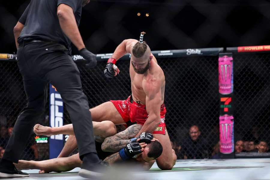 Jiří Procházka porazil Aleksanadara Rakiče na galavečeru UFC 300.