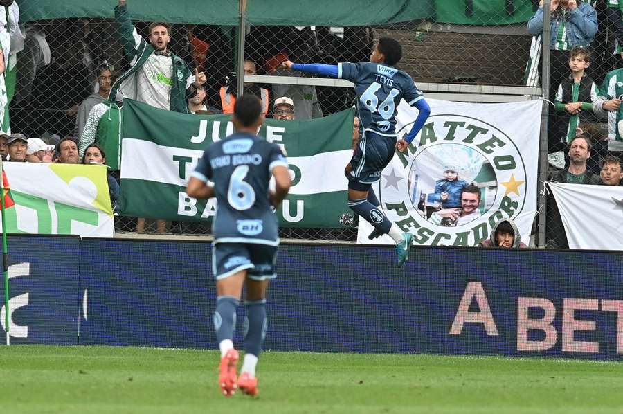 Tevis marcou o gol da vitória do Cruzeiro, seu primeiro no profissional