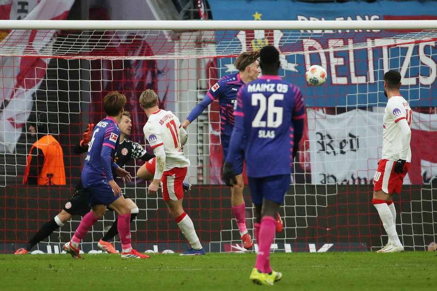 Conrad Harder marcou mas RB Leipzig perdeu com o Mainz