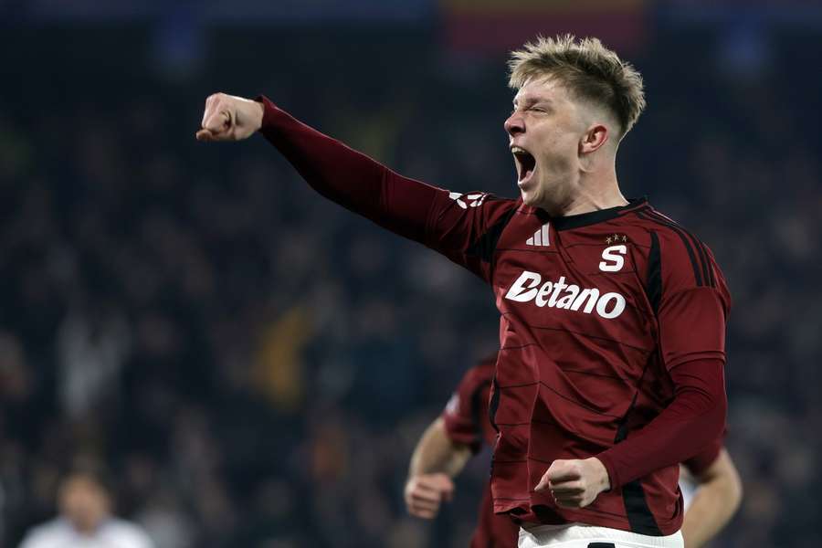 Sparťan Adam Ševínský se raduje ze své branky, která padla po standardní situaci.