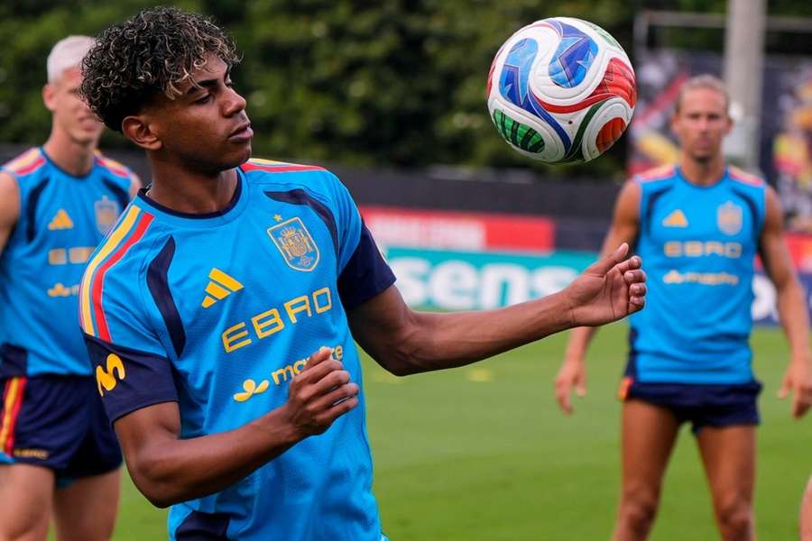 Lamine Yamal, en un entrenamiento con España