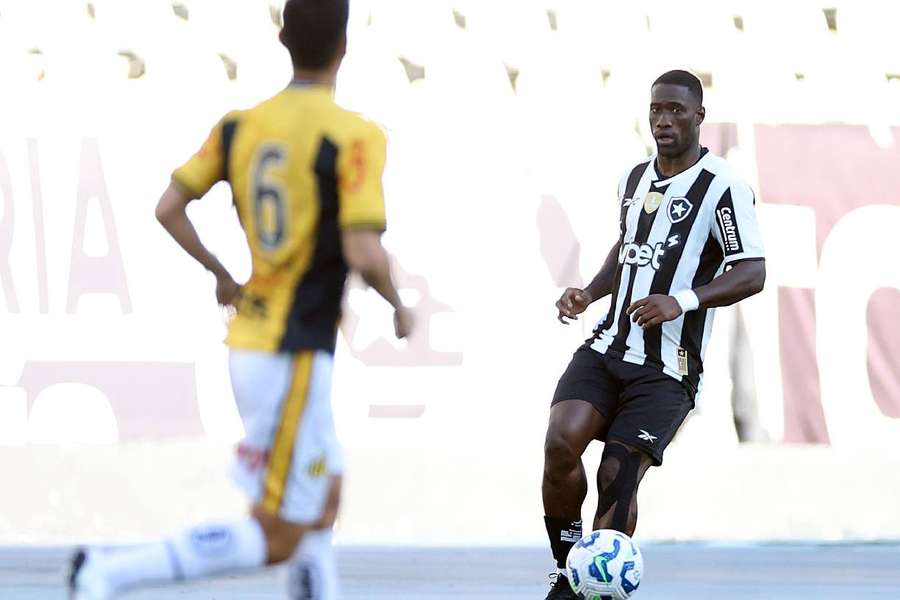 Bastos sofreu lesão no joelho esquerdo