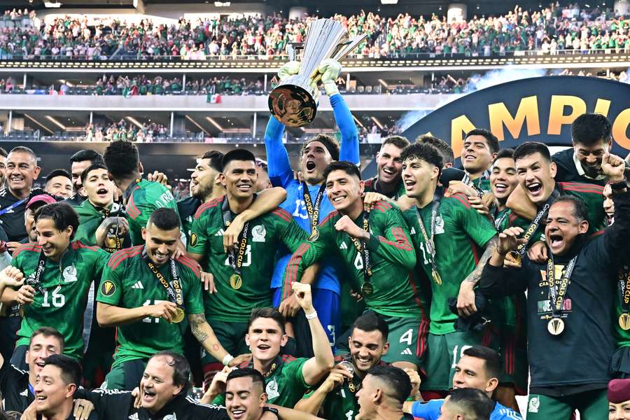 Mexico viert feest met de trofee