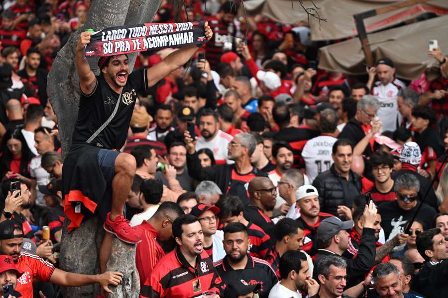 Aficionados del Flamengo animan a los suyos Aficionados del Flamengo animan a los suyos