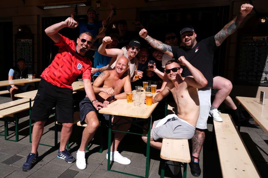 Englische Fan s dürfen sich auf Bier in Gelsenkirchen freuen