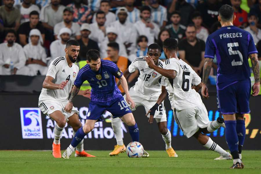 Argentina golea 5-0 a Emiratos Árabes Unidos en último amistoso previo al Mundial.