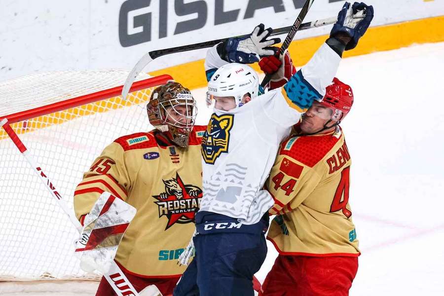 Meister Eisbären Berlin hat sich kurz vor Ende der Transferperiode mit dem Kanadier Adam Smith verstärkt. 