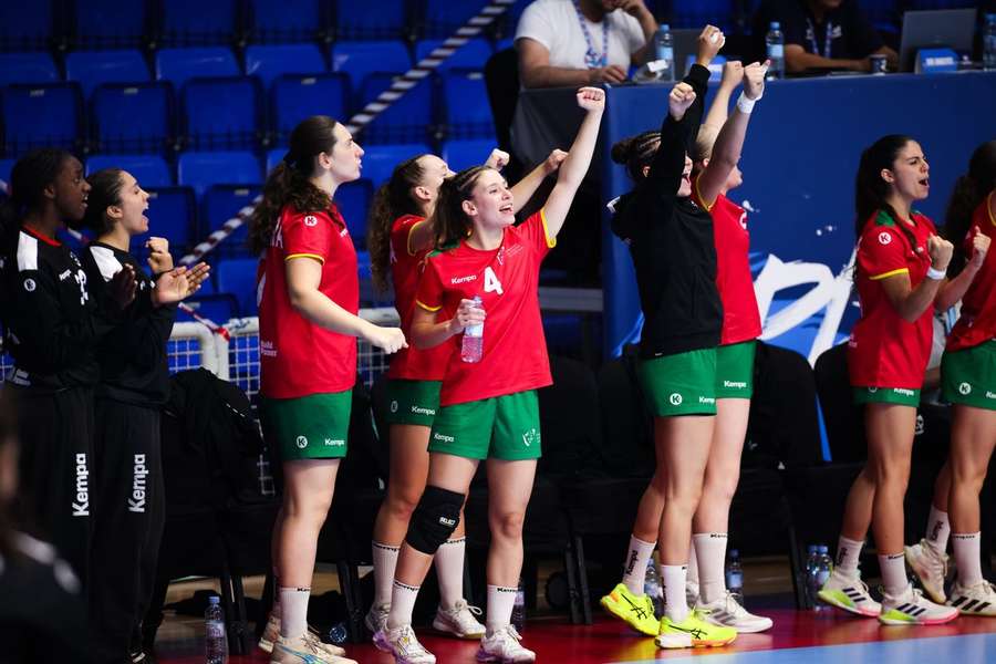 Seleção feminina celebra triunfo