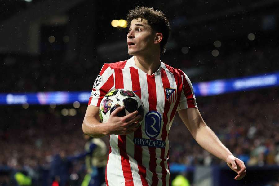 Atlético terá que colocar a mão no bolso para renovar com Julián 