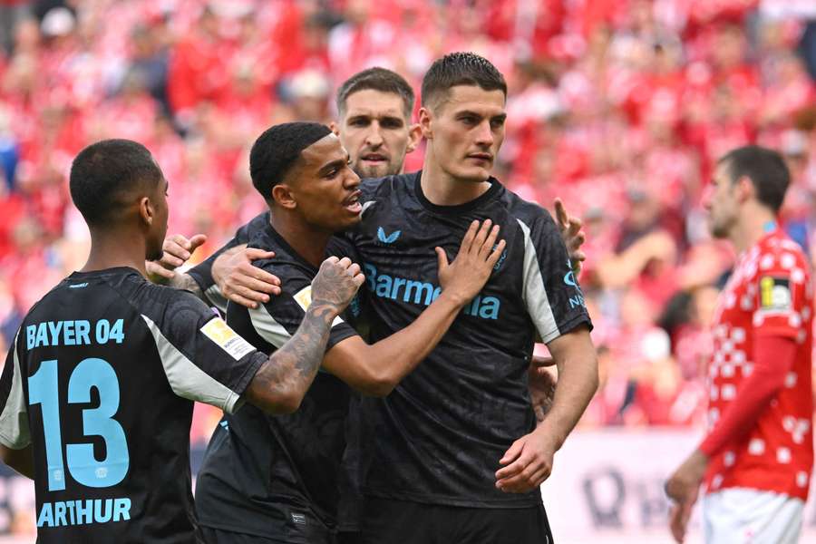 Patrik Schick dal při remíze s Mohučí 2:2 oba góly Leverkusenu.