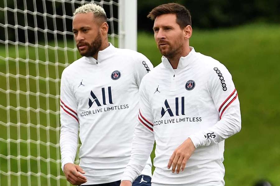 Neymar jogou com Messi no Barcelona e no Paris Saint-Germain