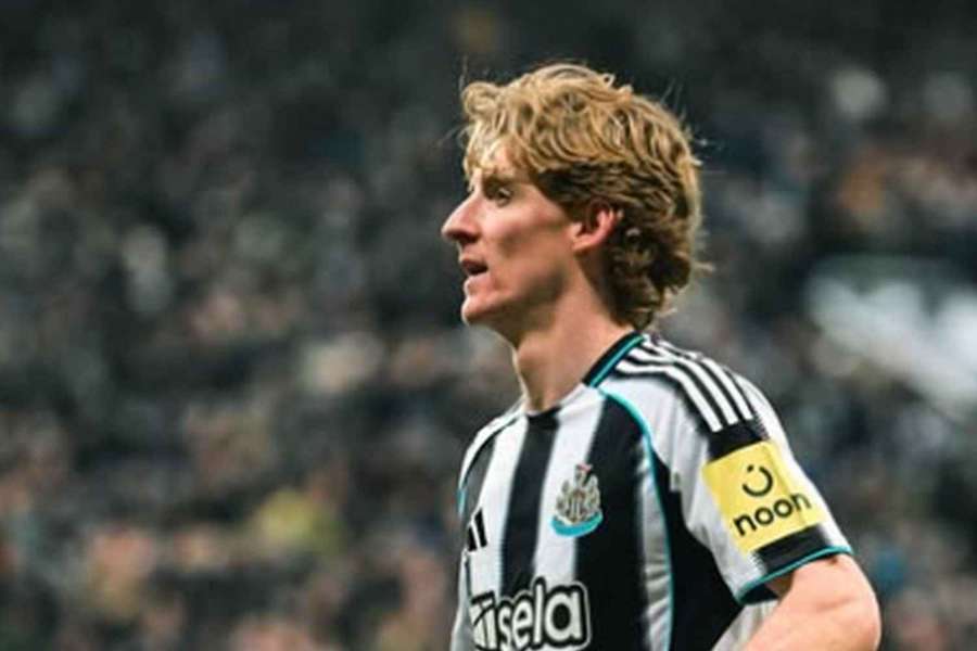 Bayern Mnichov má spadeno na útočníka Newcastlu Anthonyho Gordona