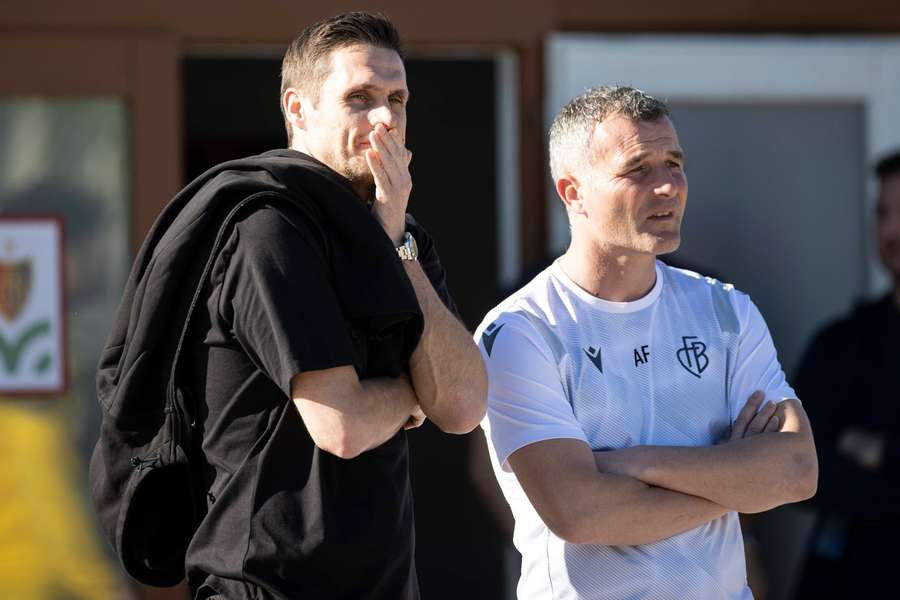 Alexander Frei (re.) zusammen mit BVB-Sportchef Sebastian Kehl (li.). Im Winter absolvierte der FC Basel ein Testspiel gegen die Dortmunder.