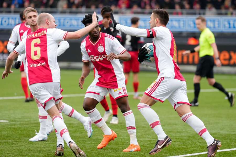 Os três empates seguidos do Ajax valeram o despedimento de Alfred Schreuder
