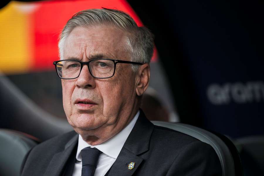 Carlo Ancelotti, actualmente selecționerul Braziliei, a antrenat-o pe Real Madrid timp de 6 ani, pe parcursul a două mandate diferite Carlo Ancelotti, actualmente selecționerul Braziliei, a antrenat-o pe Real Madrid timp de 6 ani, pe parcursul a două mandate diferite
