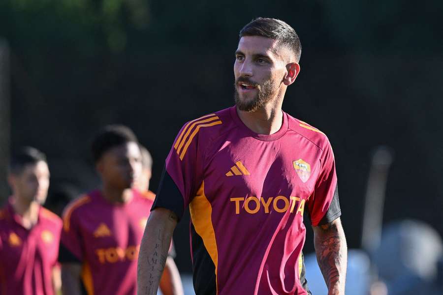 Lorenzo Pellegrini’s Entourage Denies Contact with Premier League Strugglers West Ham