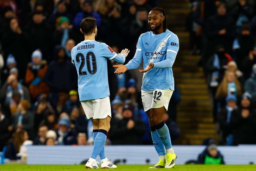 Bernardo cumprimenta Semenyo