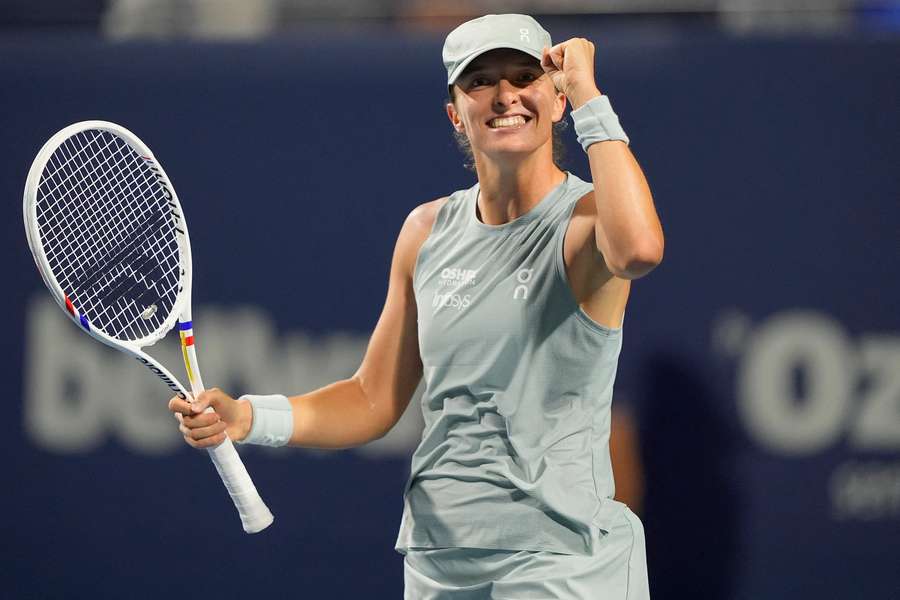 Świątek po raz pierwszy w tym sezonie w finale. W trzech setach pokonała Switolinę w Toronto