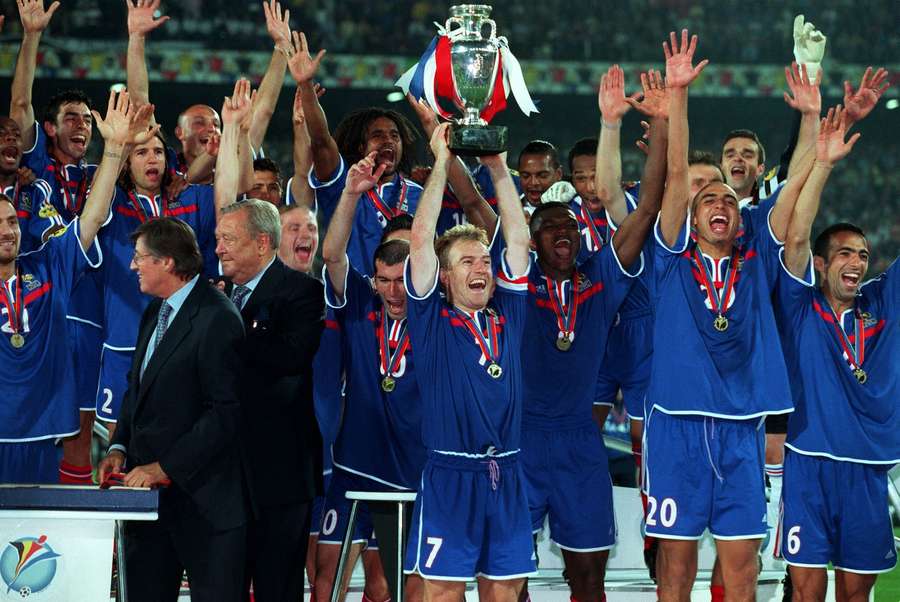 França com o troféu do Europeu