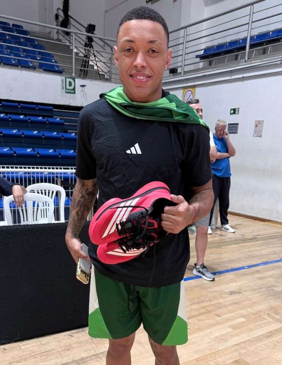 Yago fez apenas um treino com a Seleção, jogou por 20 minutos e já vai embora neste sábado Yago fez apenas um treino com a Seleção, jogou por 20 minutos e já vai embora neste sábado