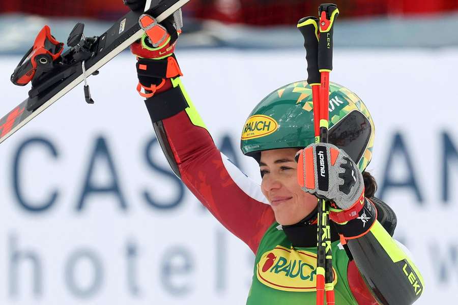 Scheibová ovládla v Söldene obrovský slalom. Scheibová ovládla v Söldene obrovský slalom.