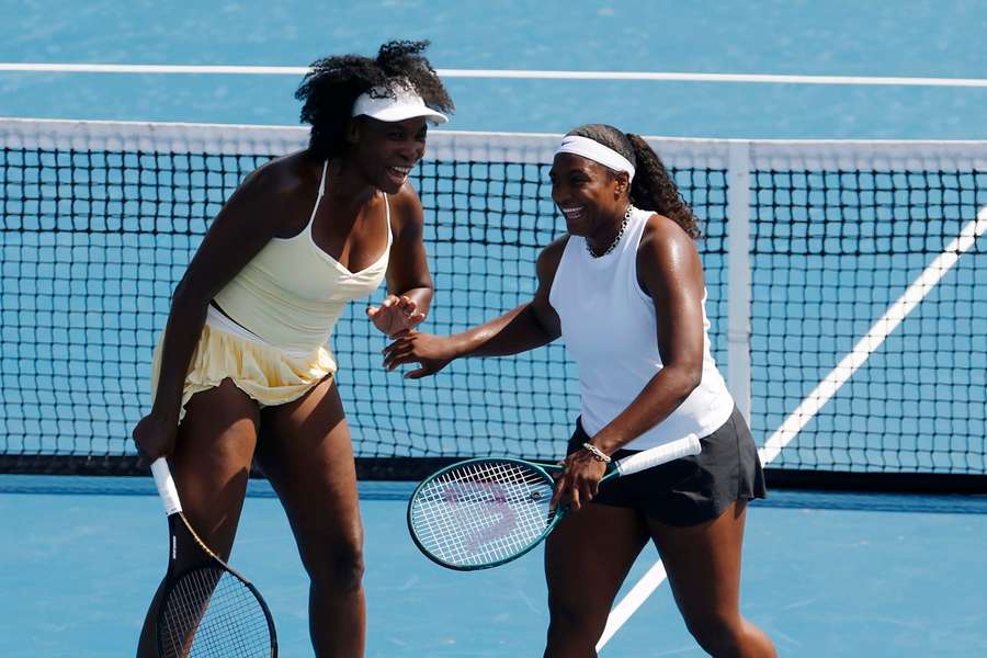 Tenista Venus Williams volta à competição 16 meses depois com vitória em pares