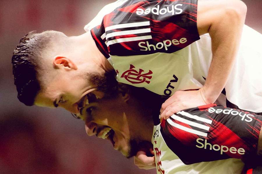 Pedro em plano de destaque