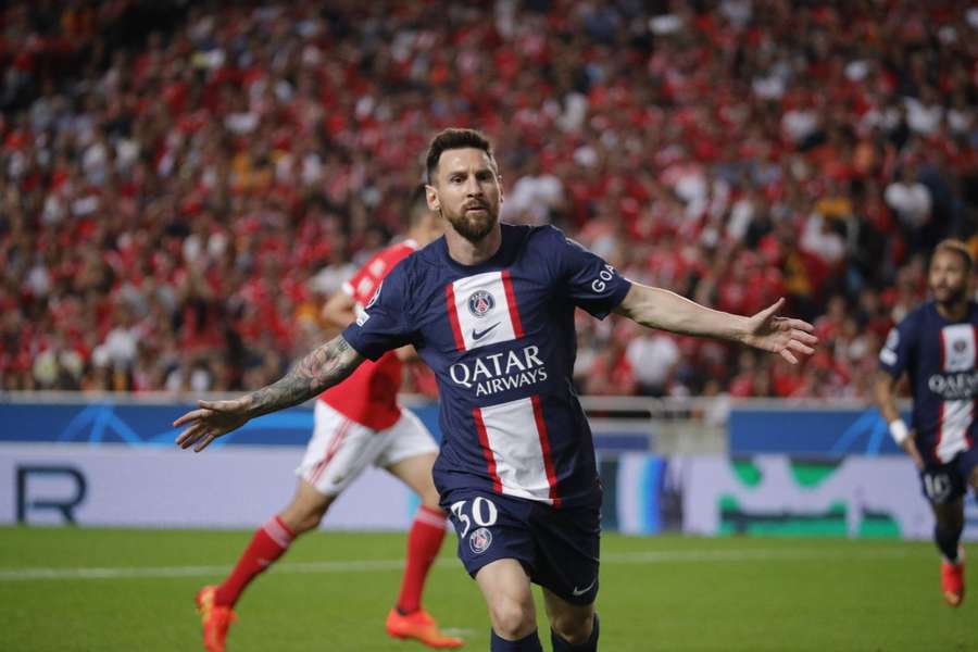 Messi festeja un gol con el PSG 