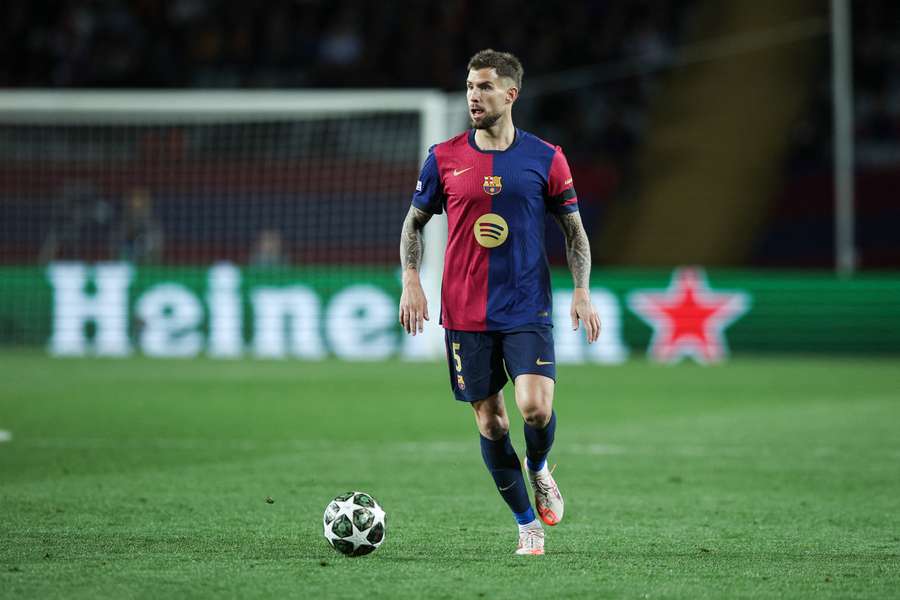 Iñigo Martínez renueva con el Barcelona